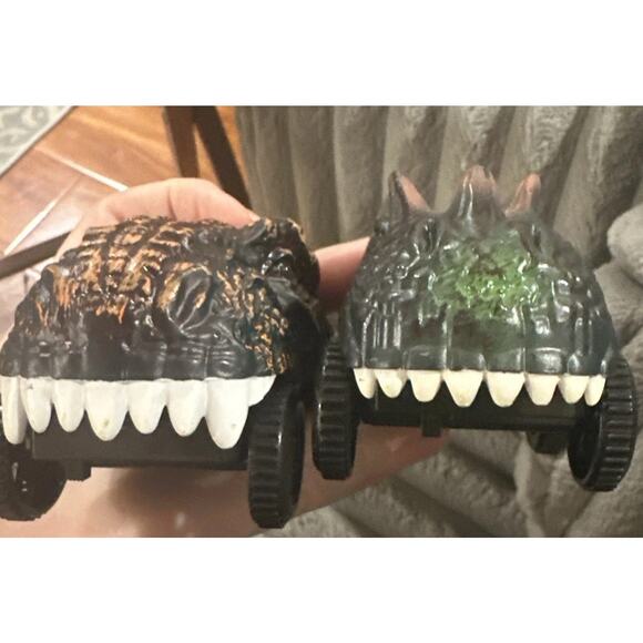 2 Dinosaurs Head Cars Light Up Motorized Toys Vehicles Dinos Pull Back - Picture 2 of 6